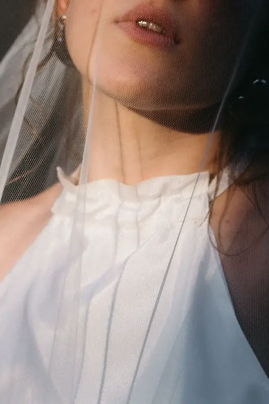 aussergewoehnliche-hochzeitsfotografie-stuttgart-nahaufnahme-braut-mit-schleier aussergewoehnliche-hochzeitsfotografie-stuttgart-nahaufnahme-braut-mit-schleier