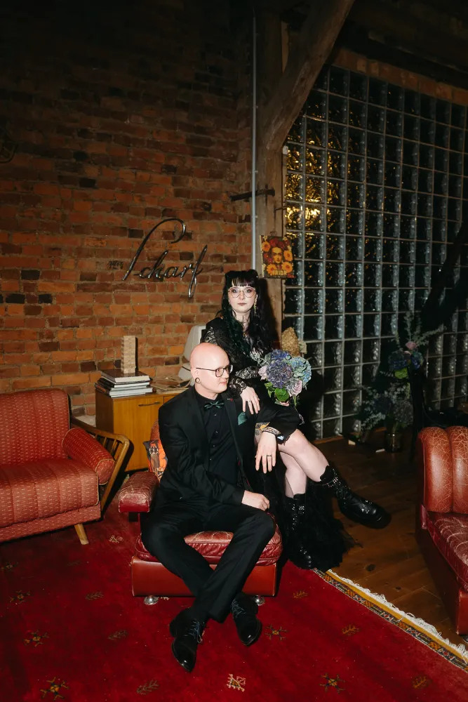 editorial-hochzeitsfotografie-berlin-brautpaar-portrait-innenraum editorial-hochzeitsfotografie-berlin-brautpaar-portrait-innenraum