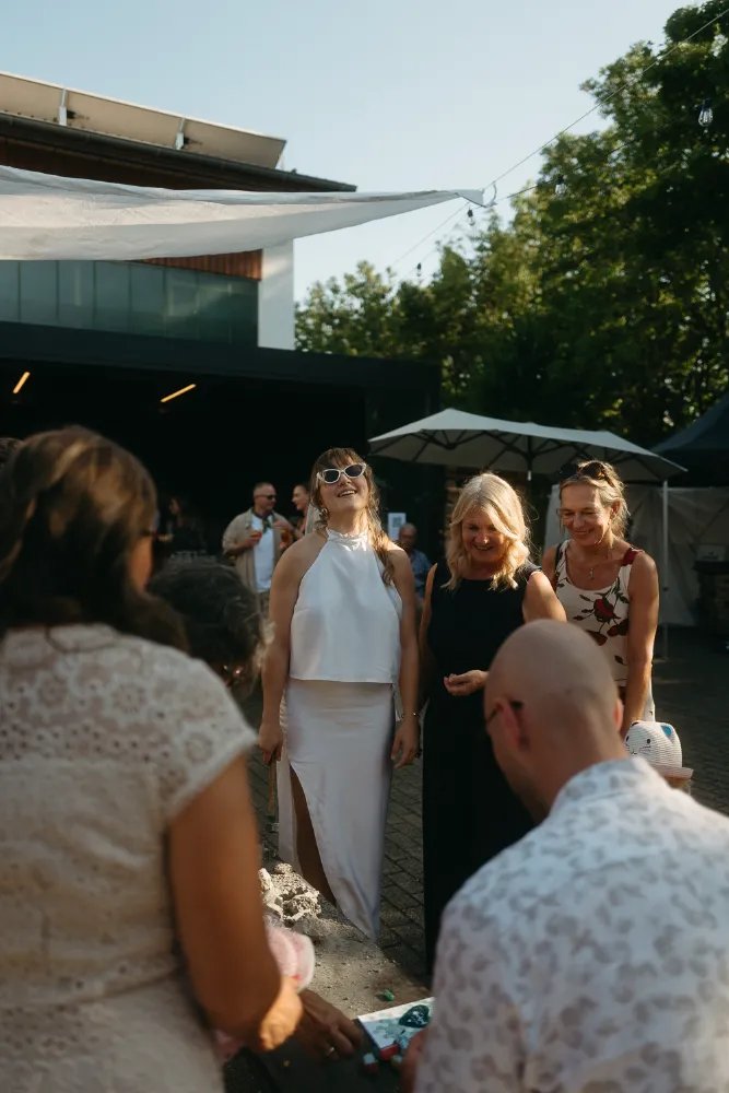 hochzeit-gaeste-lachen-stuttgart hochzeit-gaeste-lachen-stuttgart