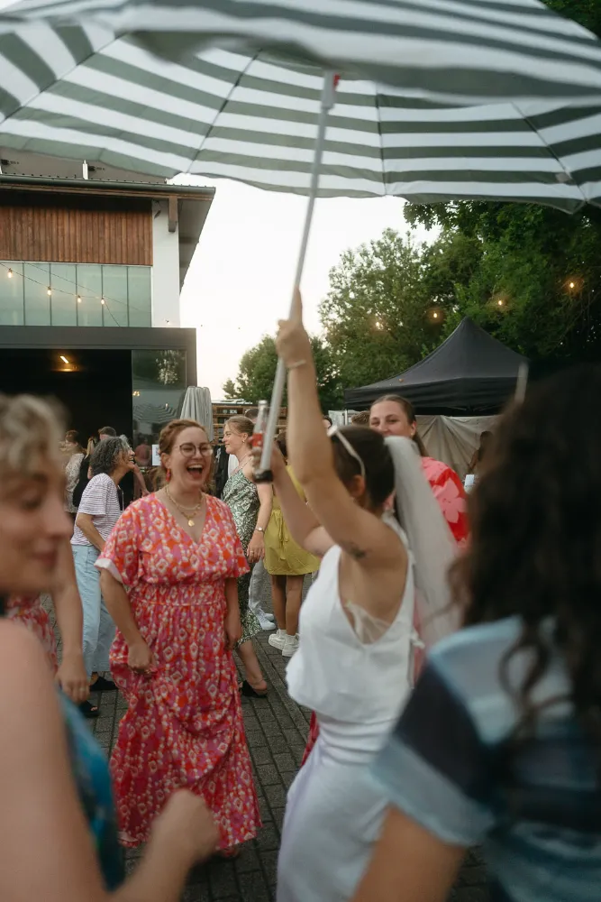 hochzeitsfotografie-stuttgart-braut-schirm hochzeitsfotografie-stuttgart-braut-schirm