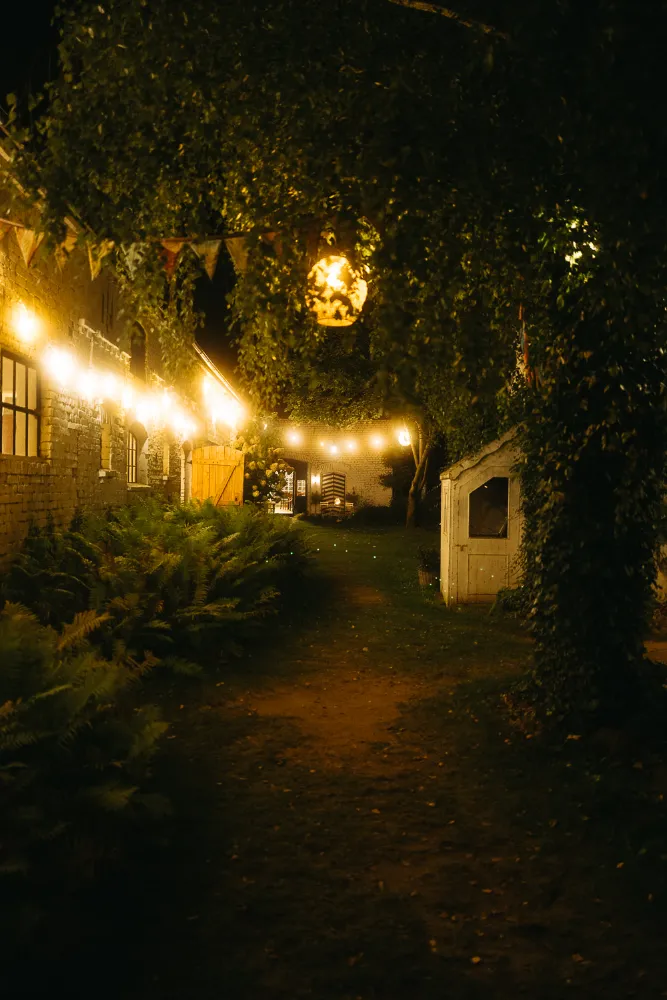 hochzeitslocation-berlin-abend-lichter-garten hochzeitslocation-berlin-abend-lichter-garten