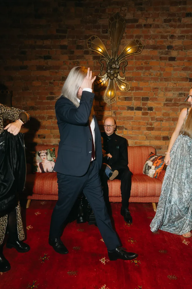 moderne-hochzeitsfotografie-berlin-feier-party-innenraum moderne-hochzeitsfotografie-berlin-feier-party-innenraum