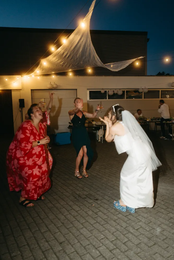 moderne-hochzeitsfotografie-stuttgart-braut-bridesmaids-party moderne-hochzeitsfotografie-stuttgart-braut-bridesmaids-party