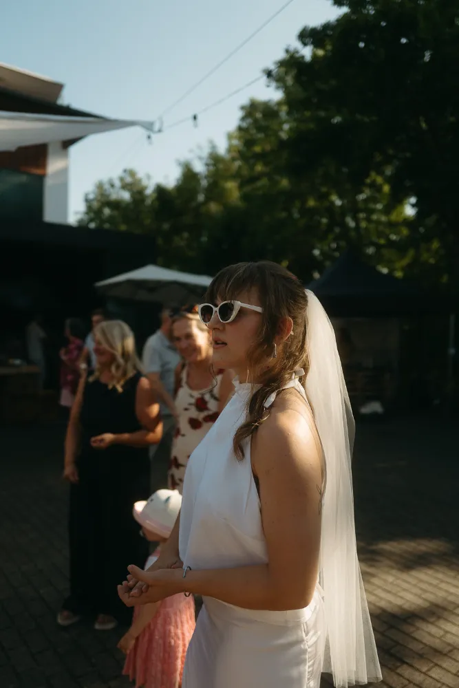 moderne-hochzeitsfotografie-stuttgart-braut-sonnenbrille moderne-hochzeitsfotografie-stuttgart-braut-sonnenbrille