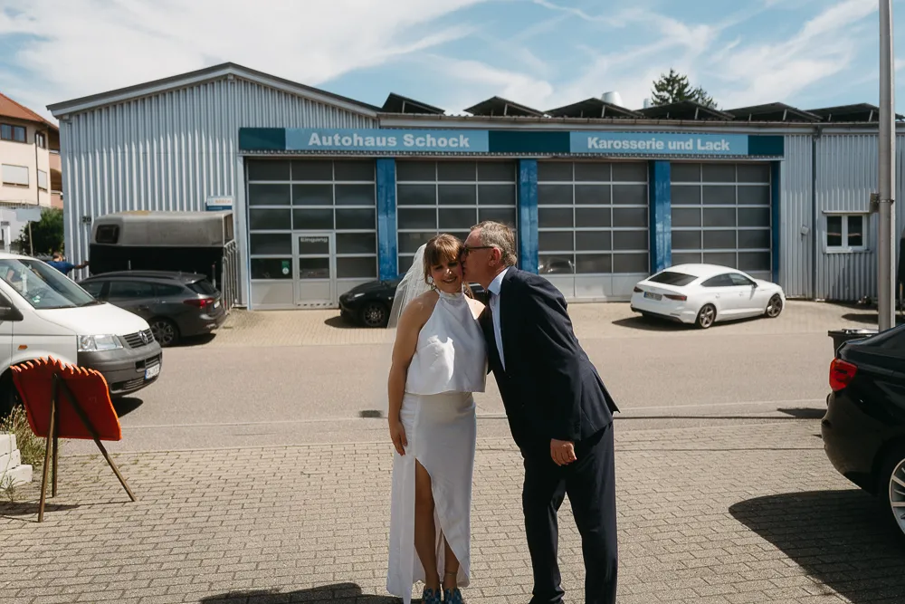 moderne-hochzeitsfotografie-stuttgart-braut-vor-freier-trauung moderne-hochzeitsfotografie-stuttgart-braut-vor-freier-trauung