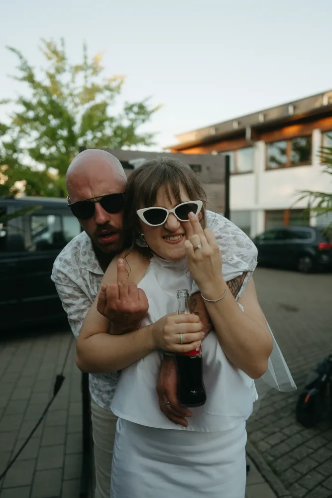 moderne-hochzeitsfotografie-stuttgart-brautpaar-funny moderne-hochzeitsfotografie-stuttgart-brautpaar-funny