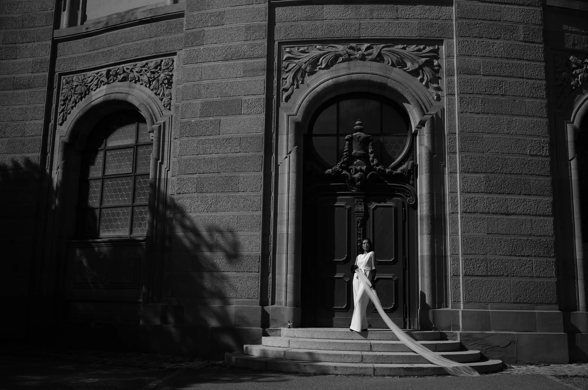 editorial-wedding-inspiration-friedenskirche Editorial Wedding Inspiration in der Friedenskirche Ludwigsburg mit cinematic Lichtstimmung und alternativen Bridal Vibes.