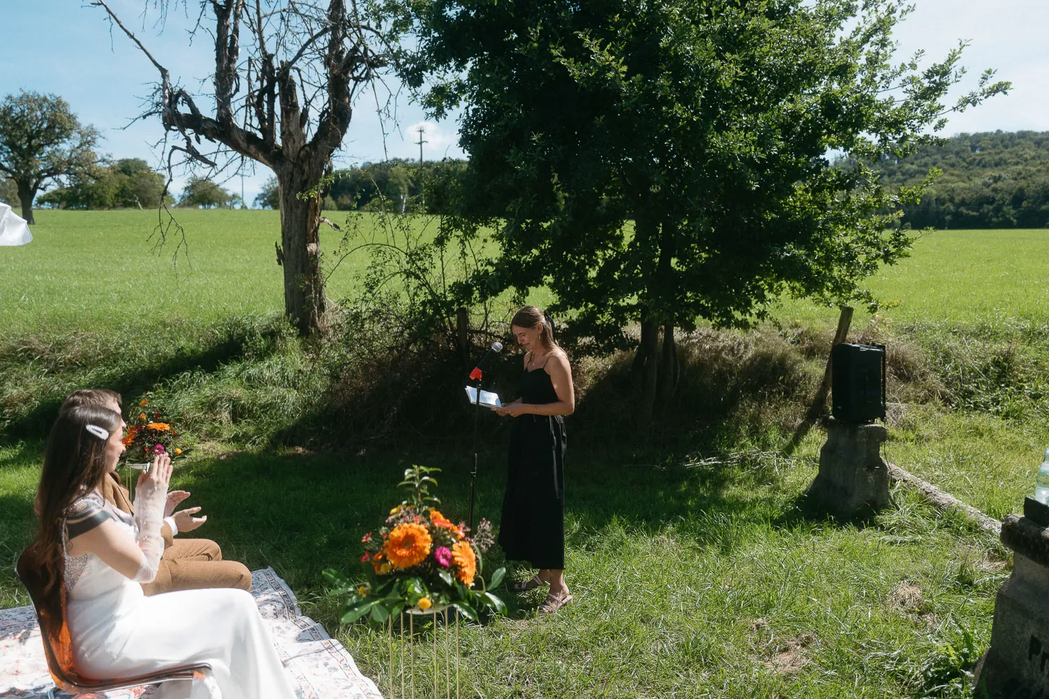 freie-hochzeit-riedlingen Bräutigam bei emotionaler freier Trauung nahe Lörrach
