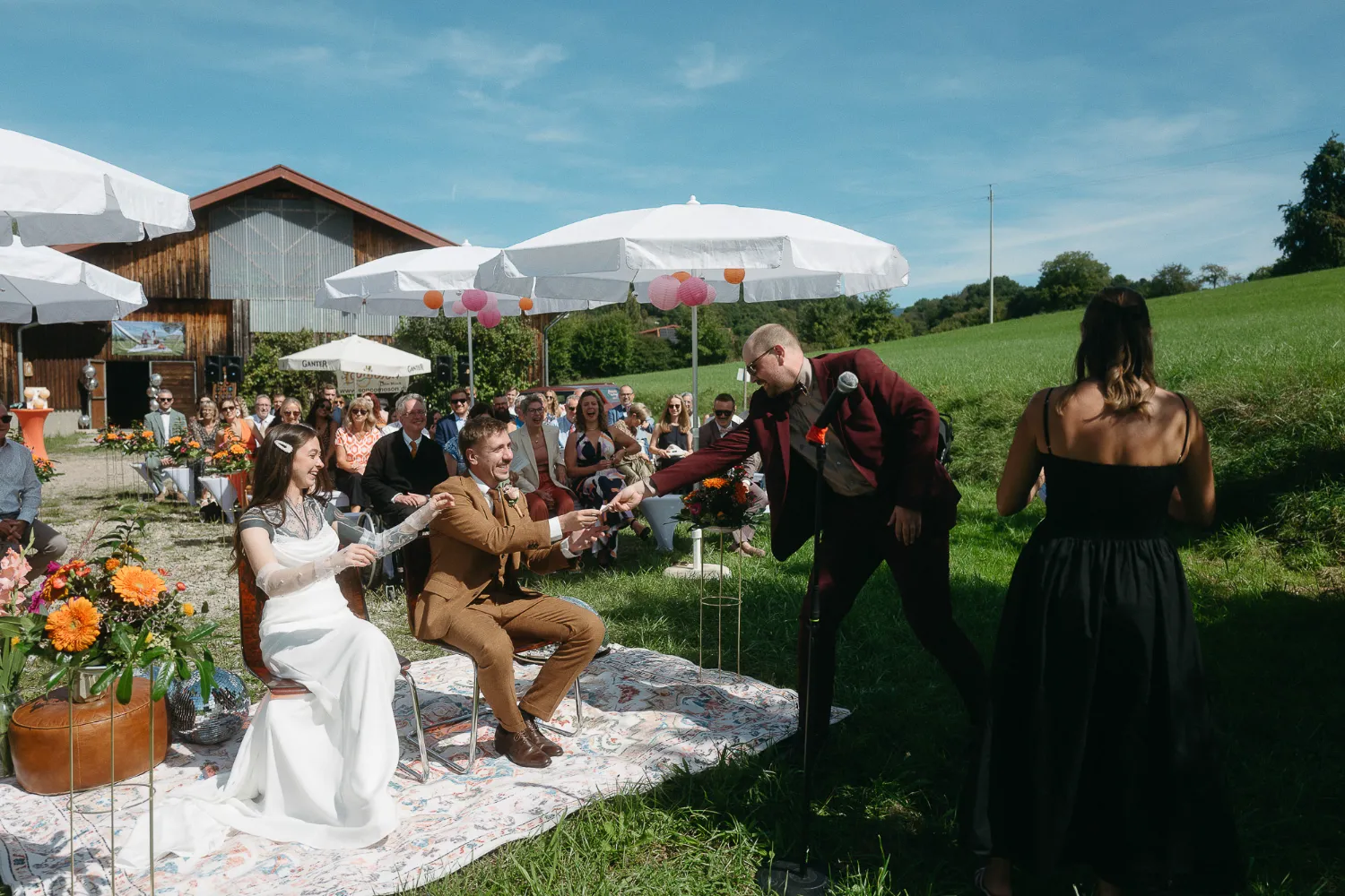 hochzeitsreportage-loerrach Sommerhochzeit mit Oldtimer bei Lörrach