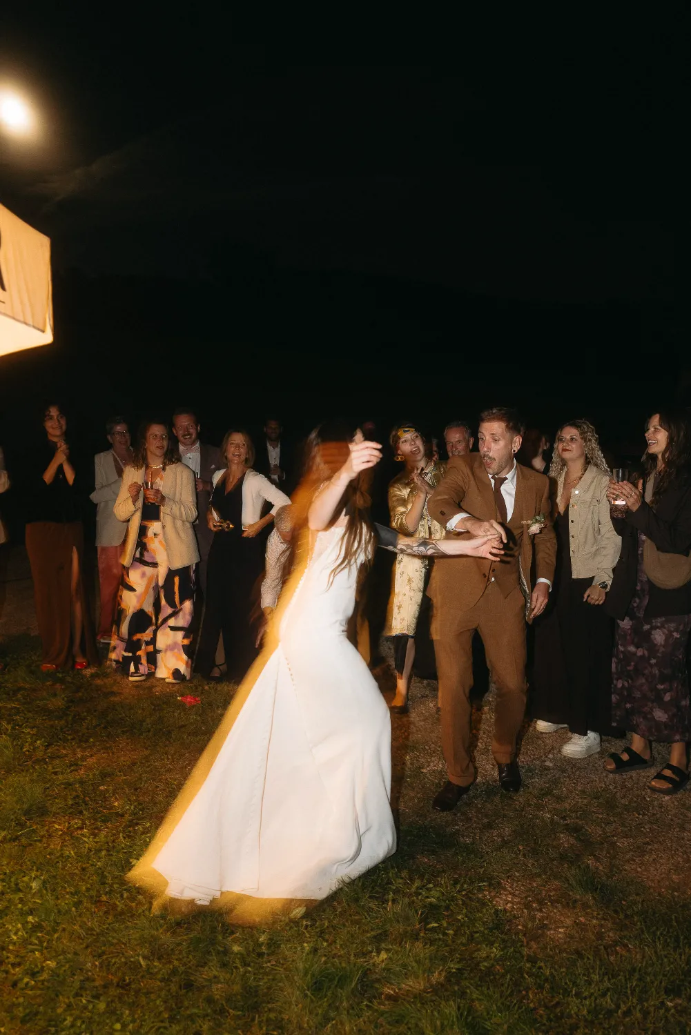 moderne-hochzeitsreportage-im-schwarzwald Dokumentarische Hochzeitsfotografie bei alternativer Hochzeit in Kandern