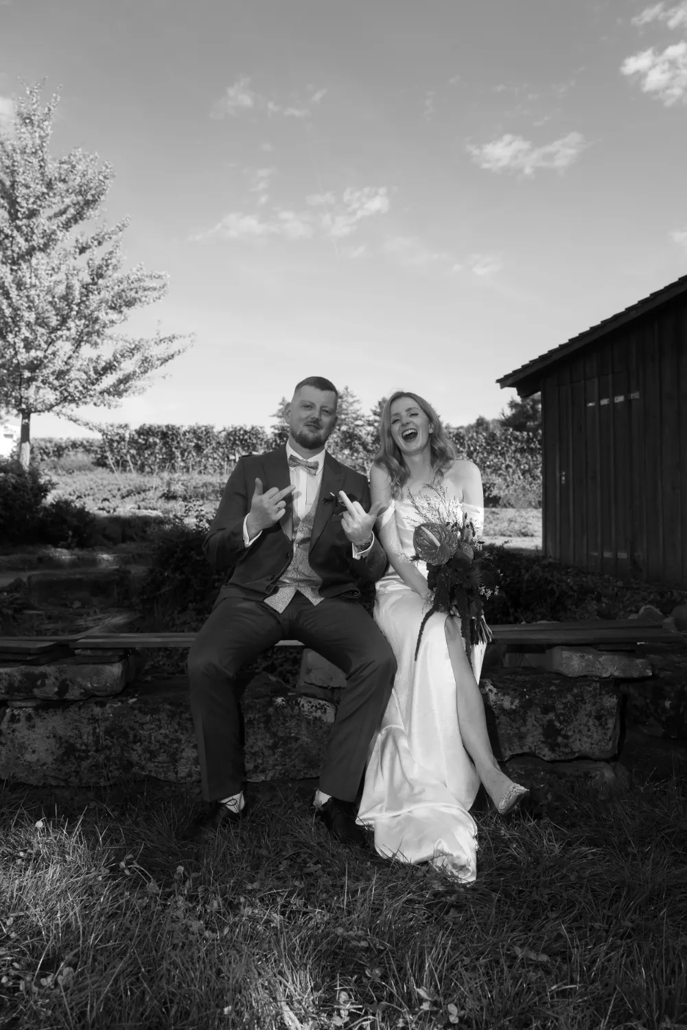 anti-braut-hochzeit-ungezwungenes-brautpaar anti braut hochzeit mit ungezwungenem brautpaar und unkonventionellen hochzeitsfotos